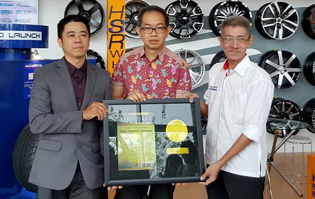 Luncurkan Ban Mobil RFT, Accelera Raih Rekor Otomotif Indonesia  