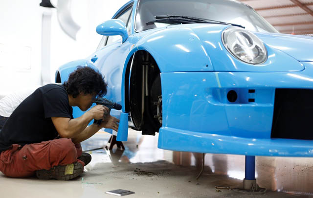 Akira Nakai Kembali Garap Porsche 993 'Terror Garage'  