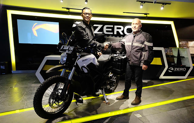 Tunggangi Zero Motorcycles DS, Alain Compost Siap Tempuh 6.000 Km  