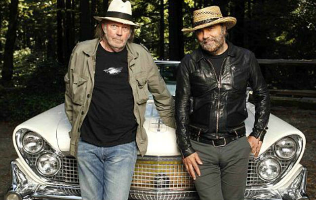 Kolaborasi Neil Young & Lincoln Continental  