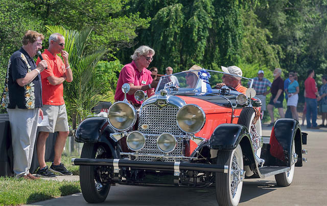 Auburn & Chrysler Raih 'Best of Show' di Ault Park Concours  