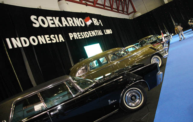 Lestarikan Mobil Klasik, Azman Osman Raih 'Car Enthusiast Award'  