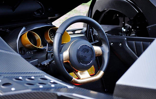 Wow, Batmobile Arkham Night Ikuti Reli Gumball 3000  