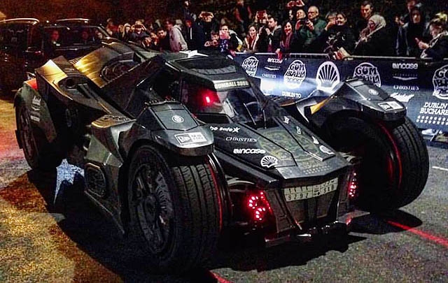 Wow, Batmobile Arkham Night Ikuti Reli Gumball 3000  