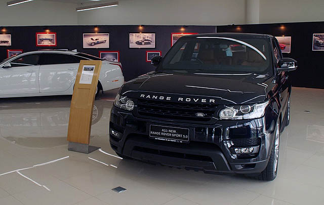 Ini Keuntungan Beli Land Rover di Dealer Resmi  