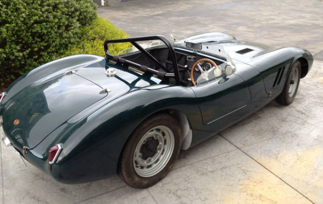 Gudang Mobil Klasik itu Bernama bringatrailer.com