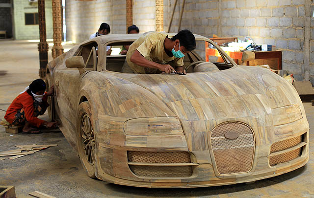 Keren! Replika Kayu Bugatti Veyron dari Boyolali  