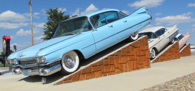 Cadillac Ranch: “Monumen” Mobil Penuh Warna  