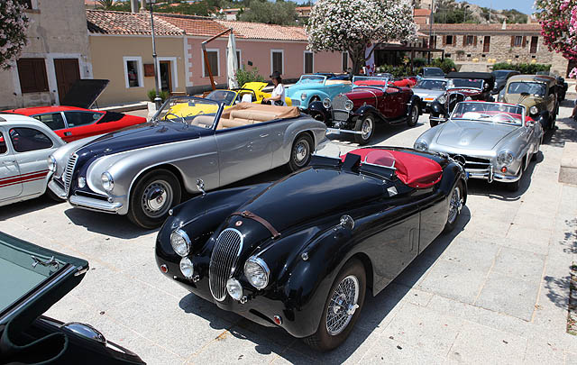 Barisan Mobil Mewah Klasik Padati 'Concorso d'Eleganza Poltu Quatu'  