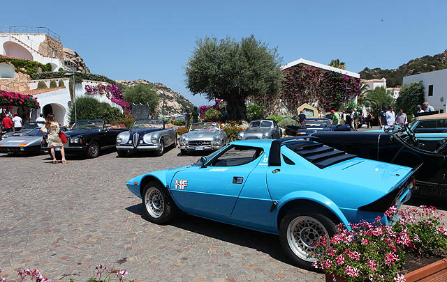 Barisan Mobil Mewah Klasik Padati 'Concorso d'Eleganza Poltu Quatu'  