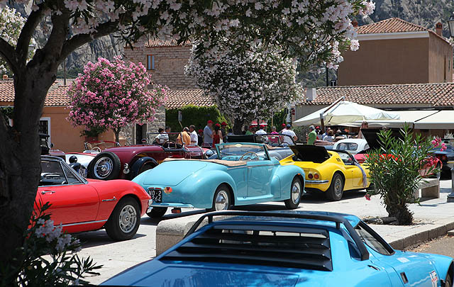 Barisan Mobil Mewah Klasik Padati 'Concorso d'Eleganza Poltu Quatu'  