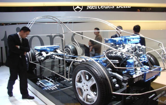 Obsesi Daimler &  Ferrari di Mobil Listrik  