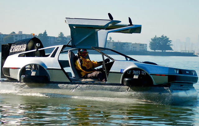 Unik! Hovercraft Berbodi DeLorean (Video)  