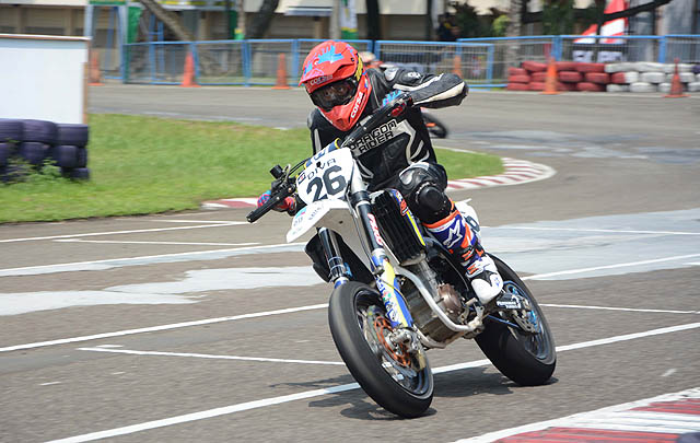 Diva Ismayana Raih Dua Podium di Indonesia Supermoto Champs Seri 1