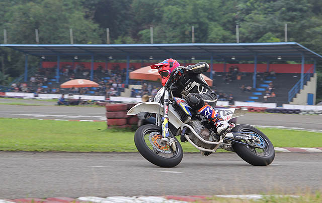 Diva Ismayana Raih Dua Podium di Indonesia Supermoto Champs Seri 1