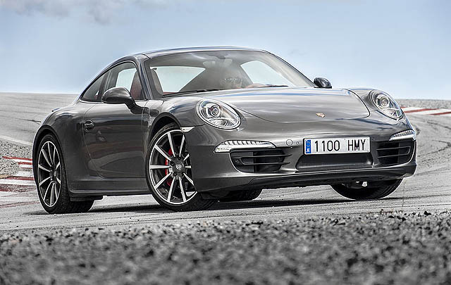 Video: 52 Tahun Evolusi Porsche 911 dalam 30 Detik