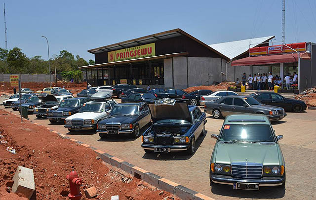 Lima Klub Mercedes-Benz Gelar 'Fantastic For Star Goes to Kuningan'