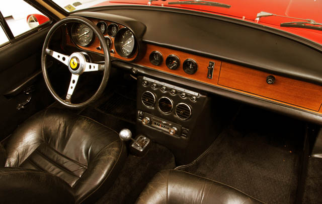 Konsep Retro Unik: Ferrari 330 Convertibile 1974 