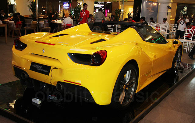 Ferrari 488 Spider Resmi Meluncur di Indonesia  
