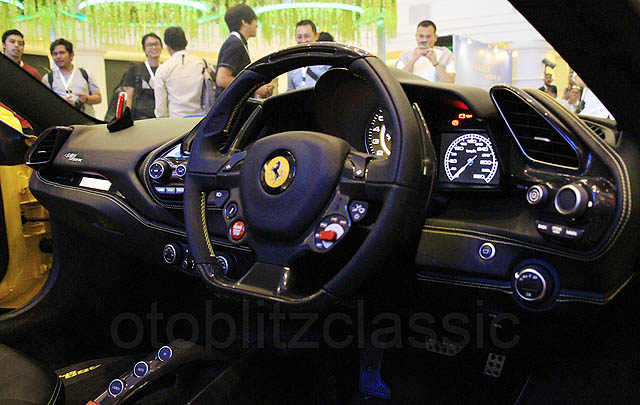 Ferrari 488 Spider Resmi Meluncur di Indonesia  