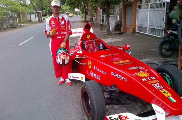 Pria Lombok Sukses Bangun Replika Ferrari F1 