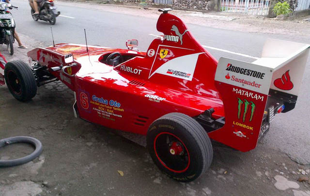 Pria Lombok Sukses Bangun Replika Ferrari F1 