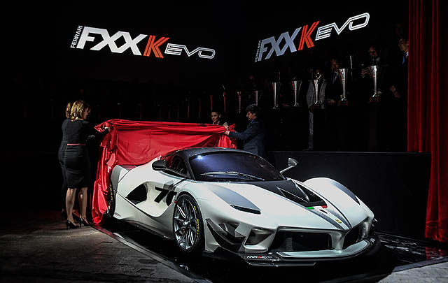Ferrari FXX-K Evo Resmi Debut, Tawarkan Kinerja 'Gahar'  
