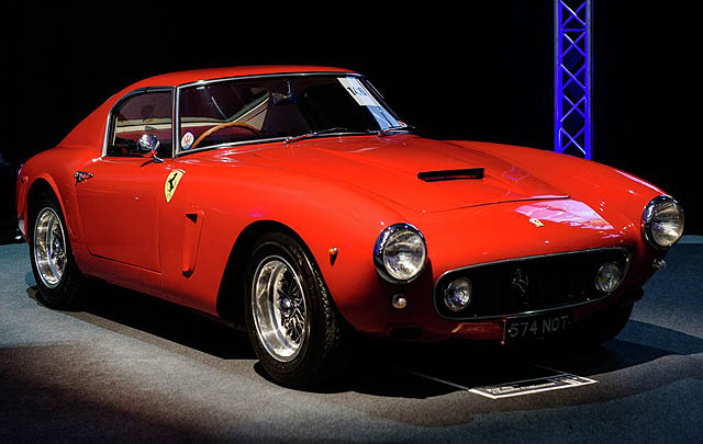 Dilelang Amal, Dua Ferrari Klasik Ini Terjual Rp 203 Miliar!  