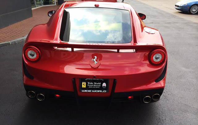 Ini Penampakan Ferrari SP America Terbaru  