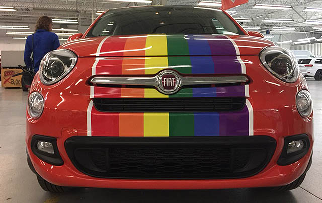 Fiat 500X Rainbow Tampil di 'Motor City Pride 2015'  