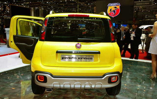 Fiat Panda Cross dan Freemont Cross Hadir di GIMS 2014  