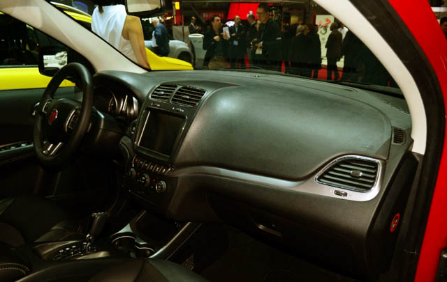 Fiat Panda Cross dan Freemont Cross Hadir di GIMS 2014  