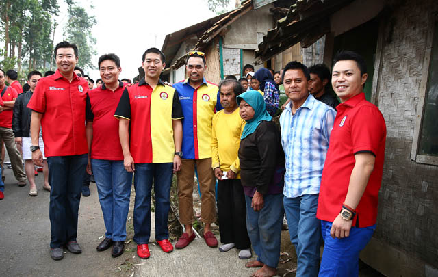 Turing ke Bandung, Ferrari Owners Club Gelar Baksos 