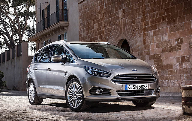 Ford Hadirkan Teknologi 'Mata Ekstra' untuk Lalui Persimpangan  