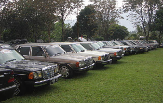 Ratusan Mercedes Sesaki 'Grand SOTR De Java' di Borobudur  