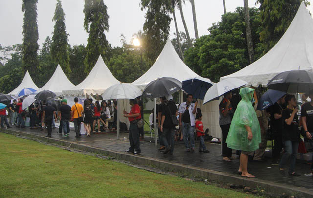 Ratusan Mercedes Sesaki 'Grand SOTR De Java' di Borobudur  