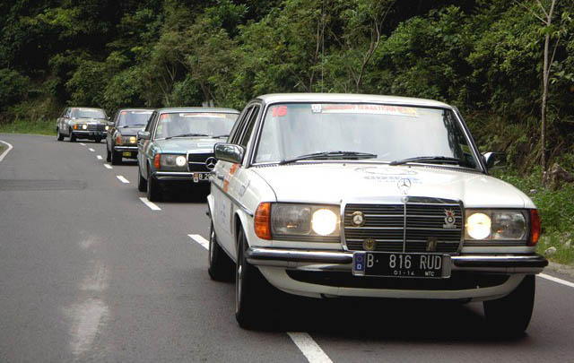 Ratusan Mercedes-Benz Siap 'Serbu' Candi Borobudur  