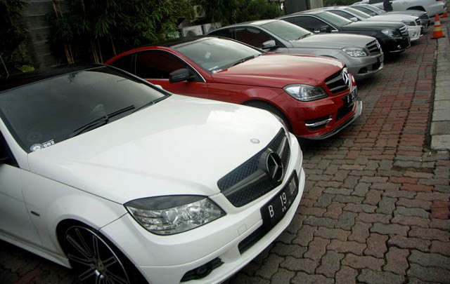 Ratusan Mercedes-Benz Siap 'Serbu' Candi Borobudur  