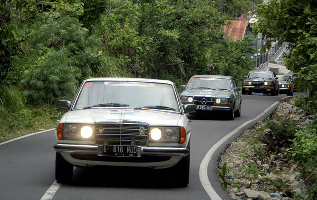 Ratusan Mercedes-Benz Siap 'Serbu' Candi Borobudur  