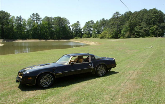 Trans Am “Smokey and The Bandit” Laku US$ 450.000  