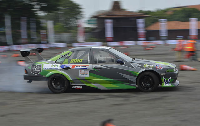 Aksi 49 Drifter 'Panaskan' Ajang IIMS Drift War IV  