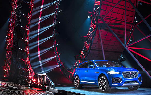 Video: Jaguar F-Pace Pecahkan Rekor Putaran 360 Derajat