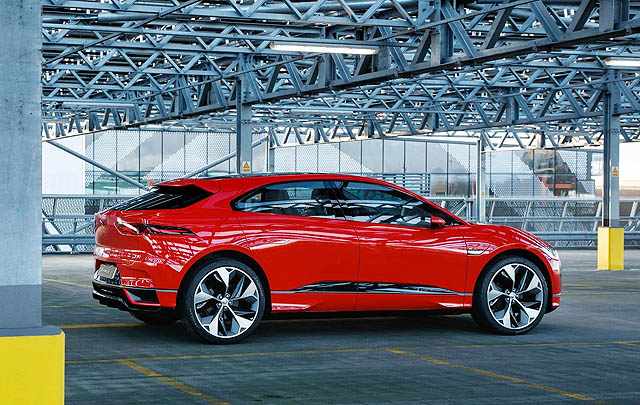 Jaguar I-Pace Raih Gelar 'Most Significant Concept Vehicle'  