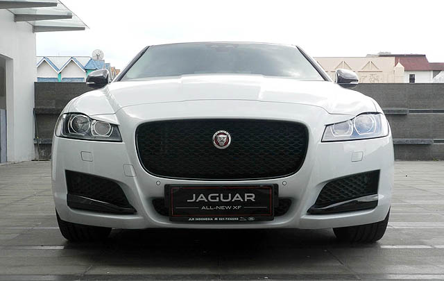 Jaguar XF 2.0 Black Jack Resmi Mengaspal di Indonesia  