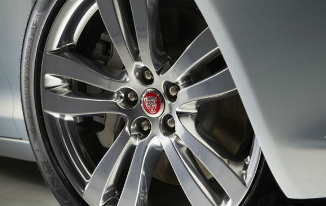 Jaguar XJ 2.0 Masuk Indonesia dan Dibanderol Rp 2,19 Miliar  