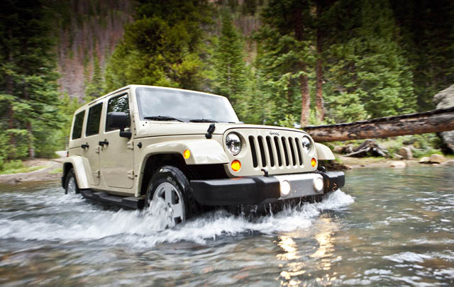 Musim Hujan, Jeep Wrangler Tetap Nyaman Dikendarai  