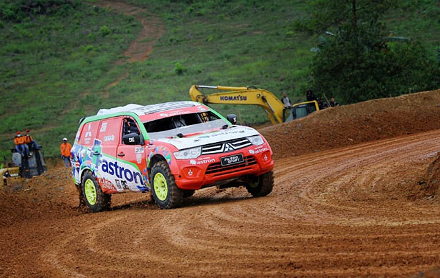 Rifat Sungkar Raih Posisi 3 Kelas FFA Kejurnas Speed Offroad 2015  