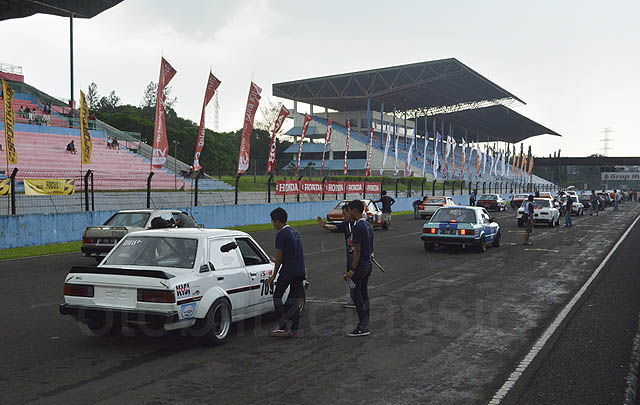 Kelas Retro di ISSOM 2016, 'Pelepas Dahaga' Pehobi Mobil Lawas  