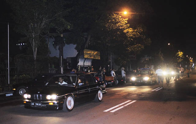 Klub Mobil Eropa Ramai-ramai Gelar Baksos  