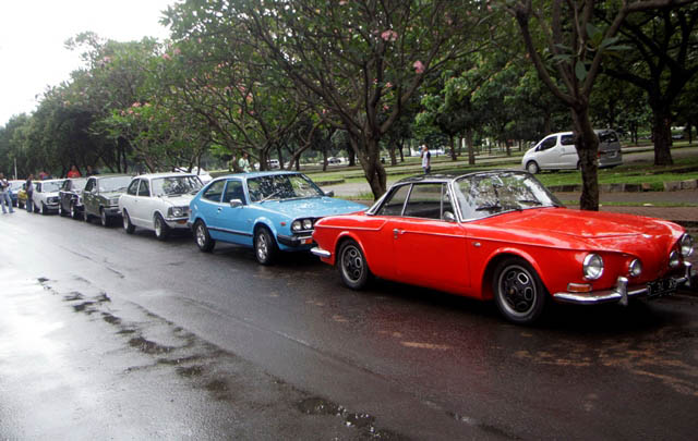 Pererat Silaturahmi, Penggemar Mobil Coupe Klasik Buka Bersama  